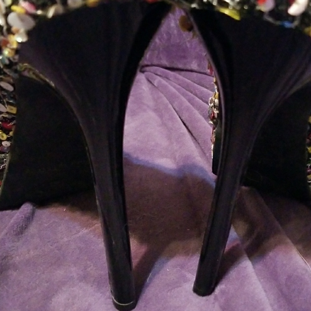 Designer Shoes - Picture 2 of 5